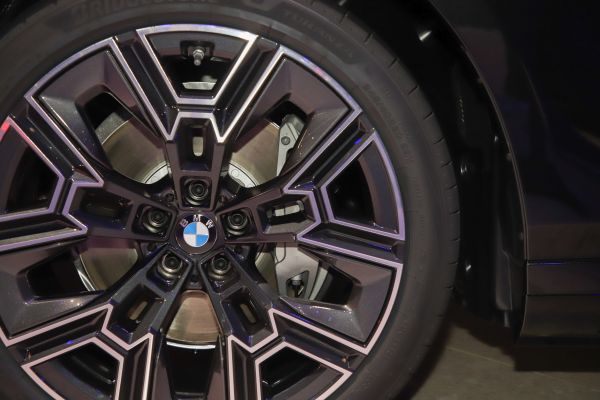 BMW i5 Details