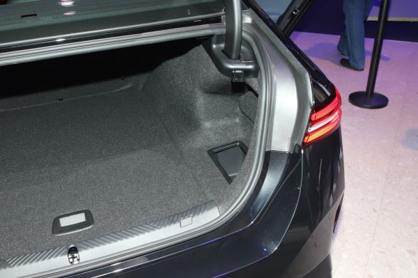 BMW i5 Space