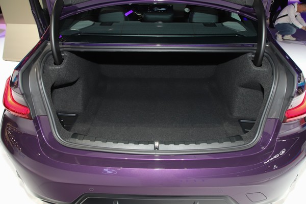 BMW 3 Series Space