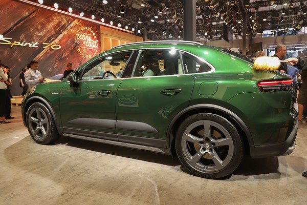 Porsche Macan EV Exterior