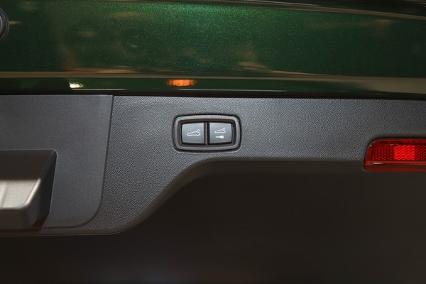 Porsche Macan EV Space