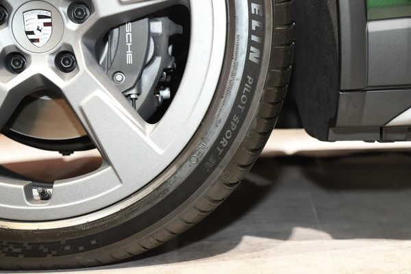 Porsche Macan EV Details