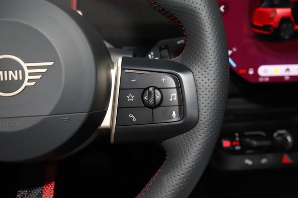 MINI Aceman Interior