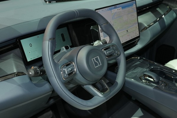 ZEEKR 009 Interior