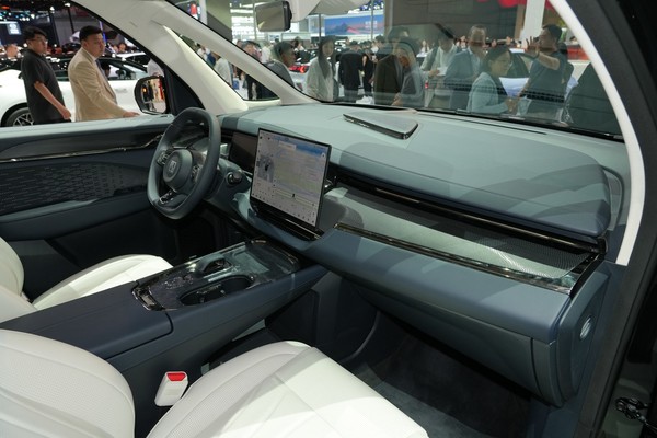 ZEEKR 009 Interior