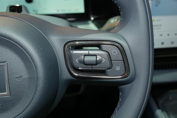 ZEEKR 009 Interior
