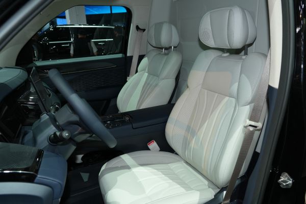 ZEEKR 009 Interior