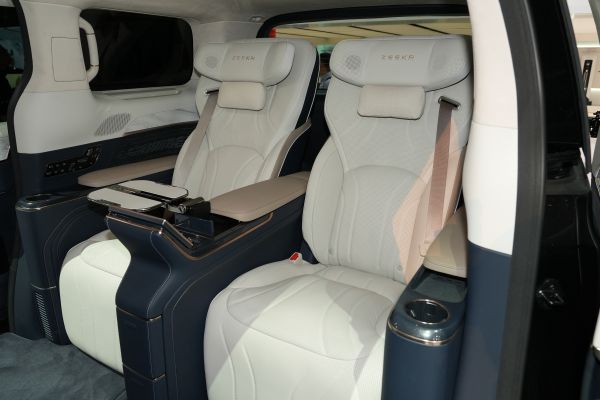ZEEKR 009 Interior