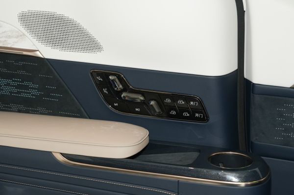 ZEEKR 009 Interior