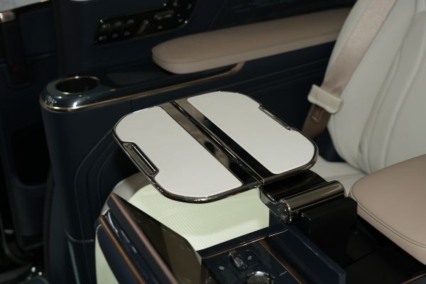 ZEEKR 009 Interior