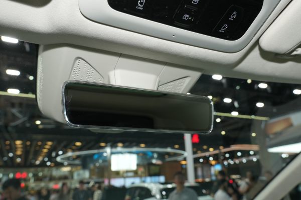 ZEEKR 009 Interior