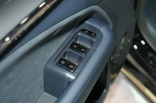 ZEEKR 009 Interior