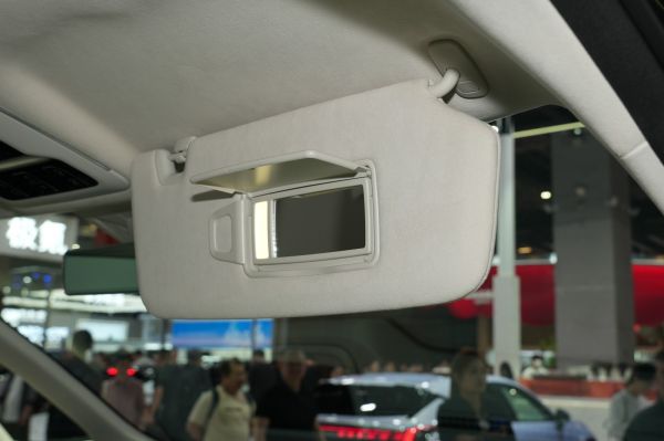 ZEEKR 009 Interior