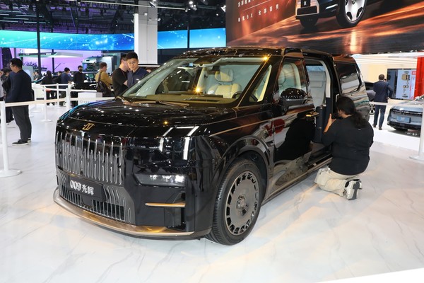 ZEEKR 009 Exterior
