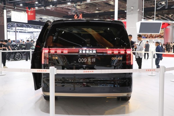 ZEEKR 009 Exterior