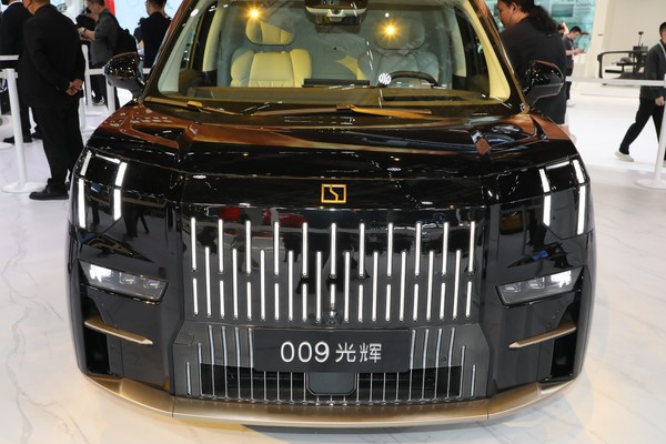 ZEEKR 009 Exterior