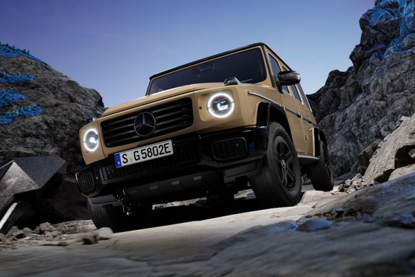 Mercedes-Benz G-Class Official