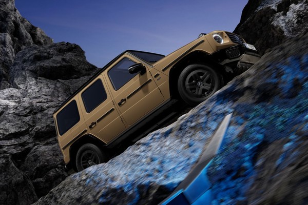 Mercedes-Benz G-Class Official
