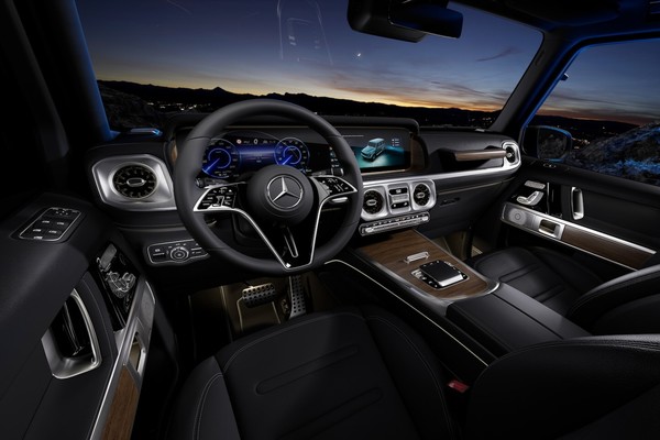 Mercedes-Benz G-Class Official