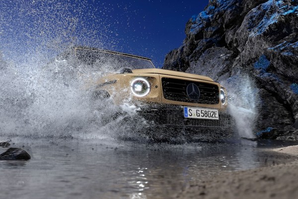 Mercedes-Benz G-Class Official