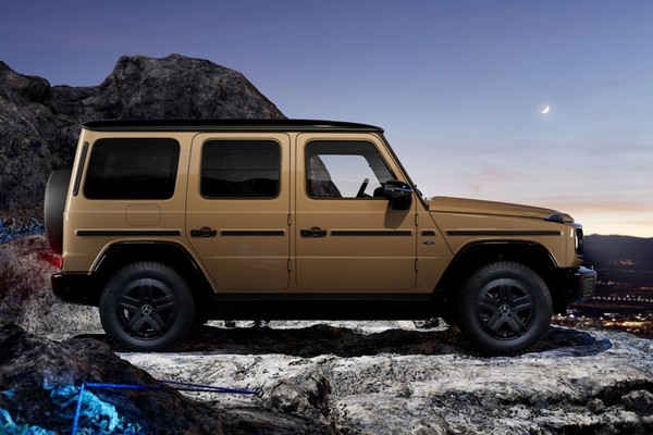 Mercedes-Benz G-Class Official