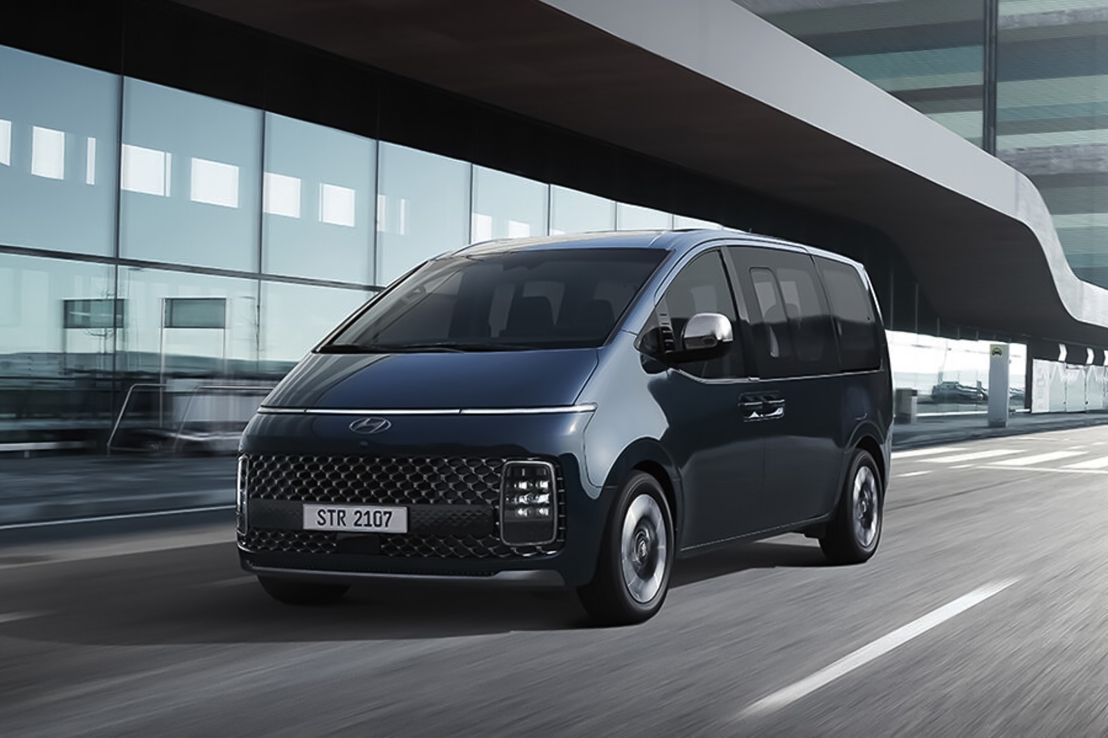 2025 Hyundai Staria Prestige photo