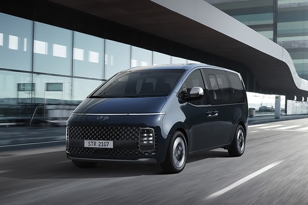 Hyundai Staria photo