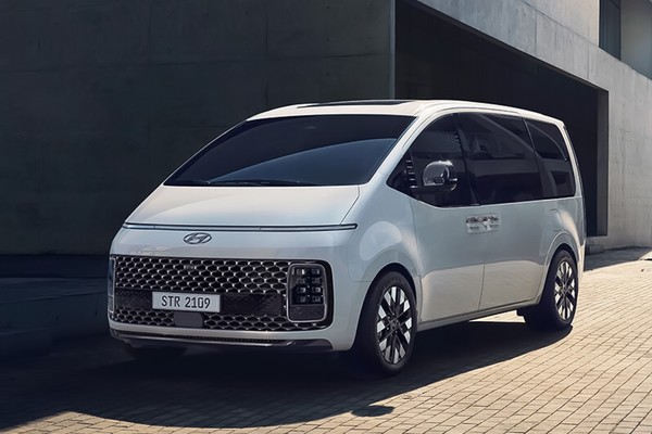 Hyundai Staria photo
