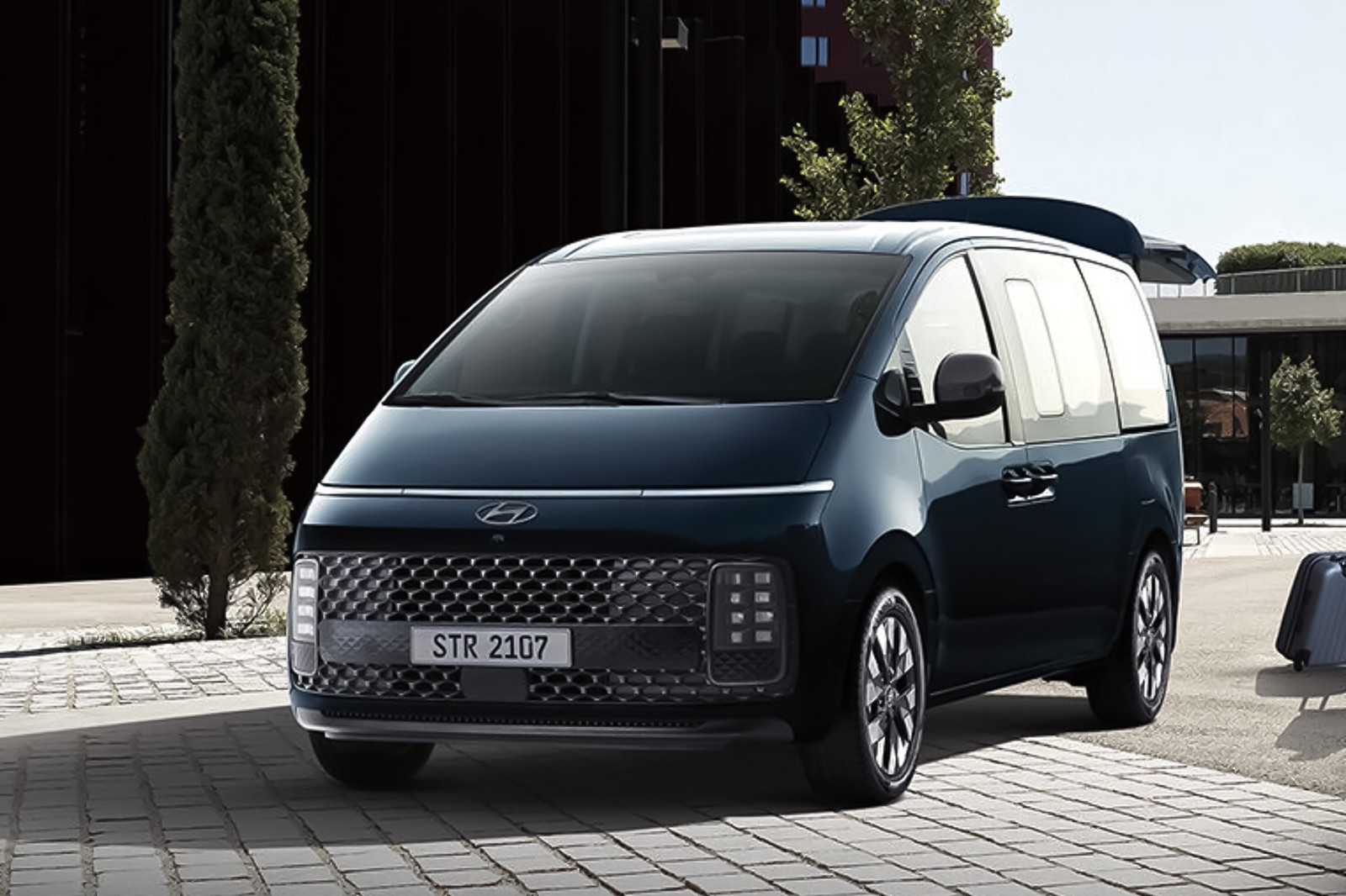 2025 Hyundai Staria Prestige photo