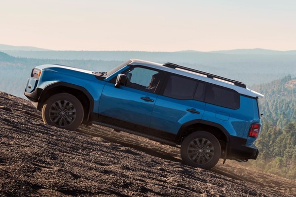 Toyota Land Cruiser 2025 photo