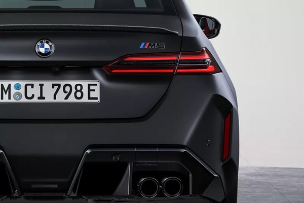 BMW M5 2025 photo