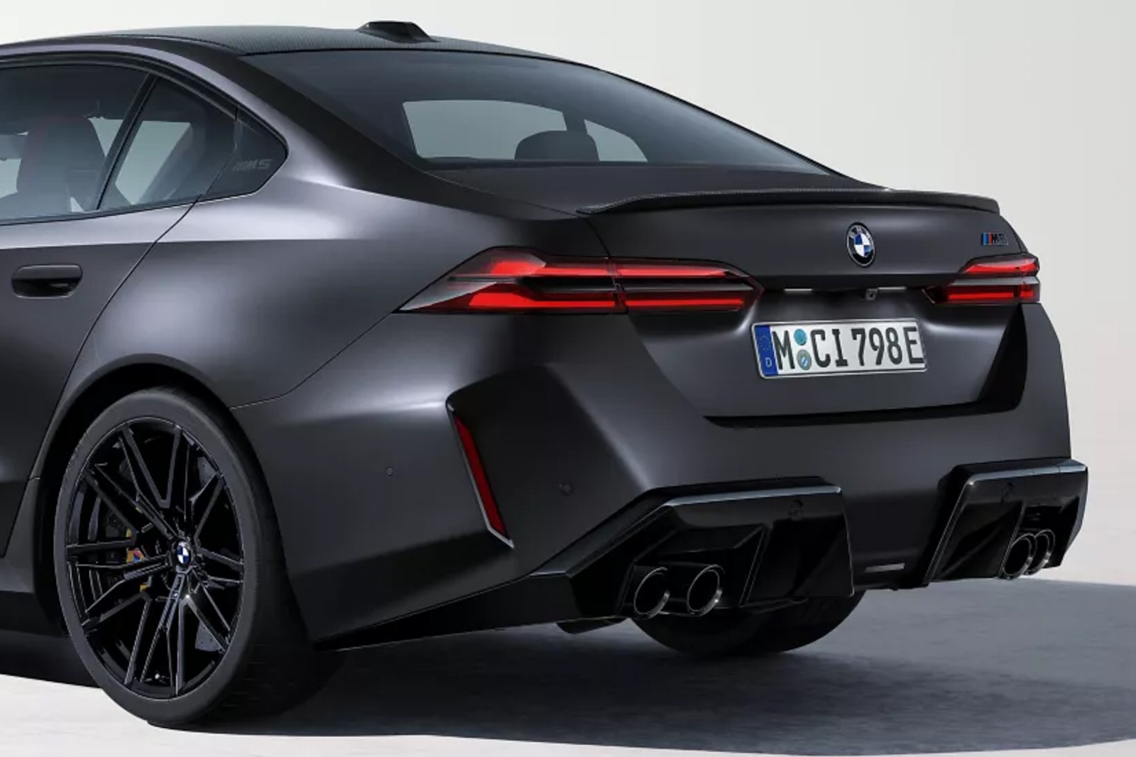 2025 BMW M5 photo