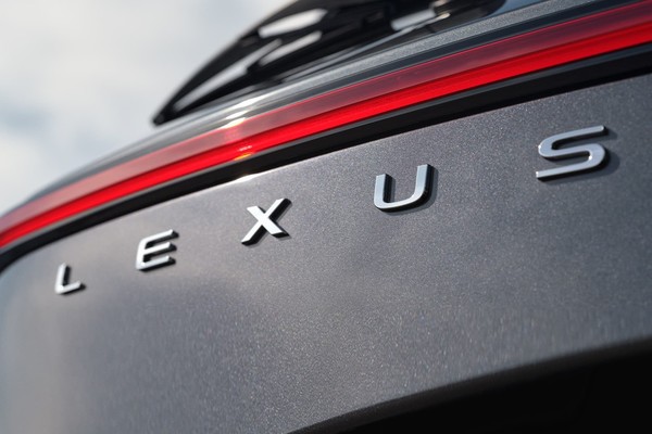 Lexus NX 2025 photo