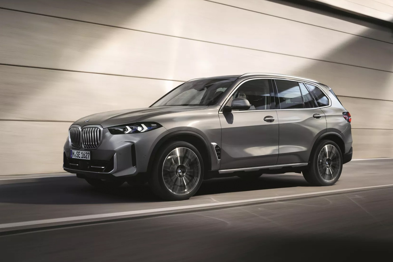 2025 BMW X5 xDrive50e M Sport photo