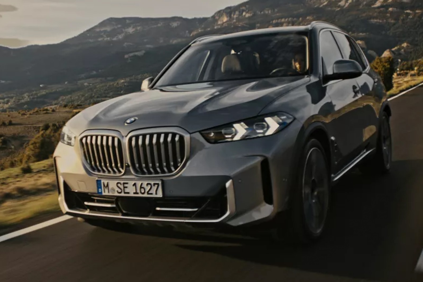 2025 BMW X5 xDrive50e M Sport photo