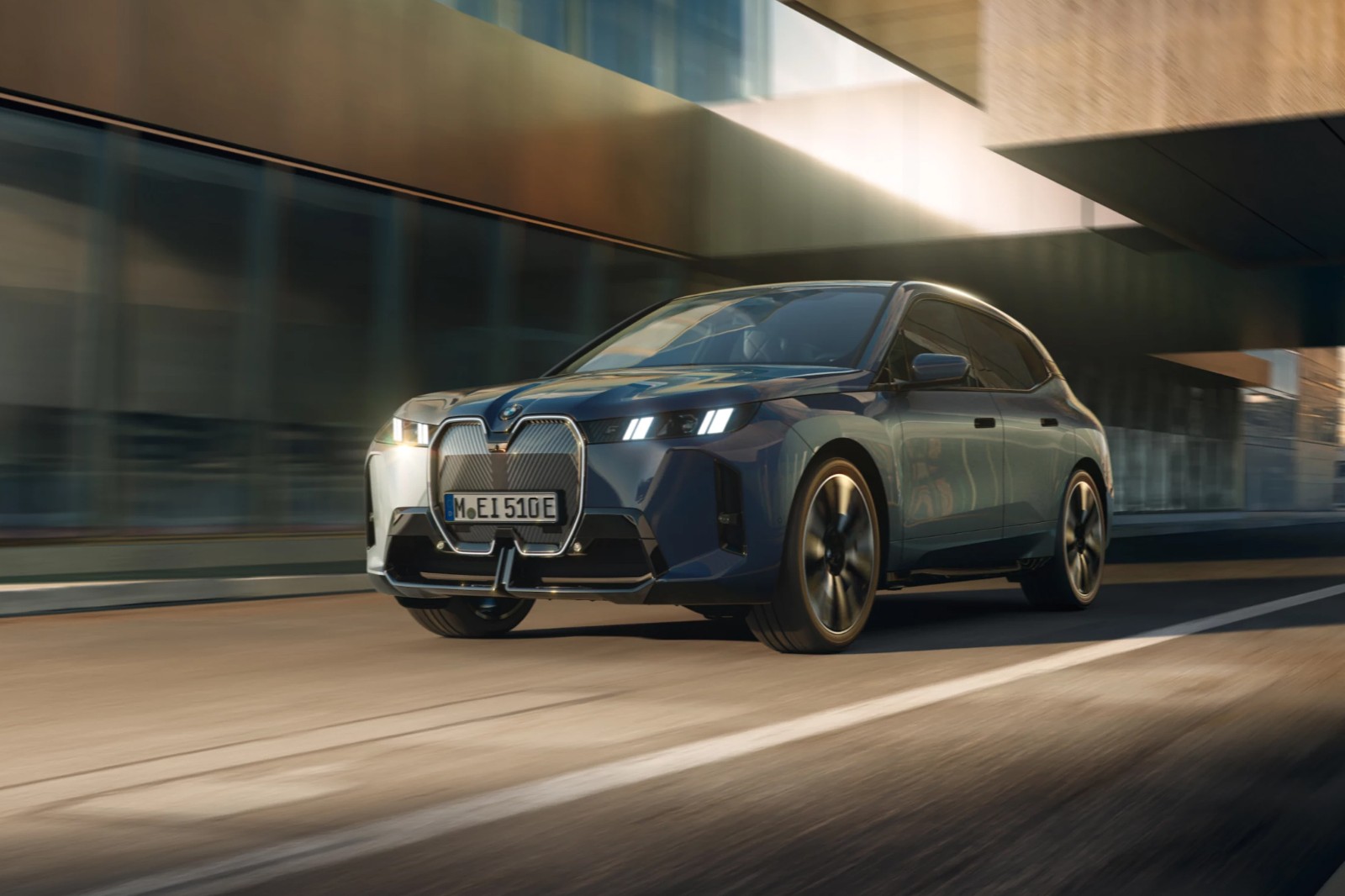 2025 BMW iX xDrive60 M Sport Pro photo