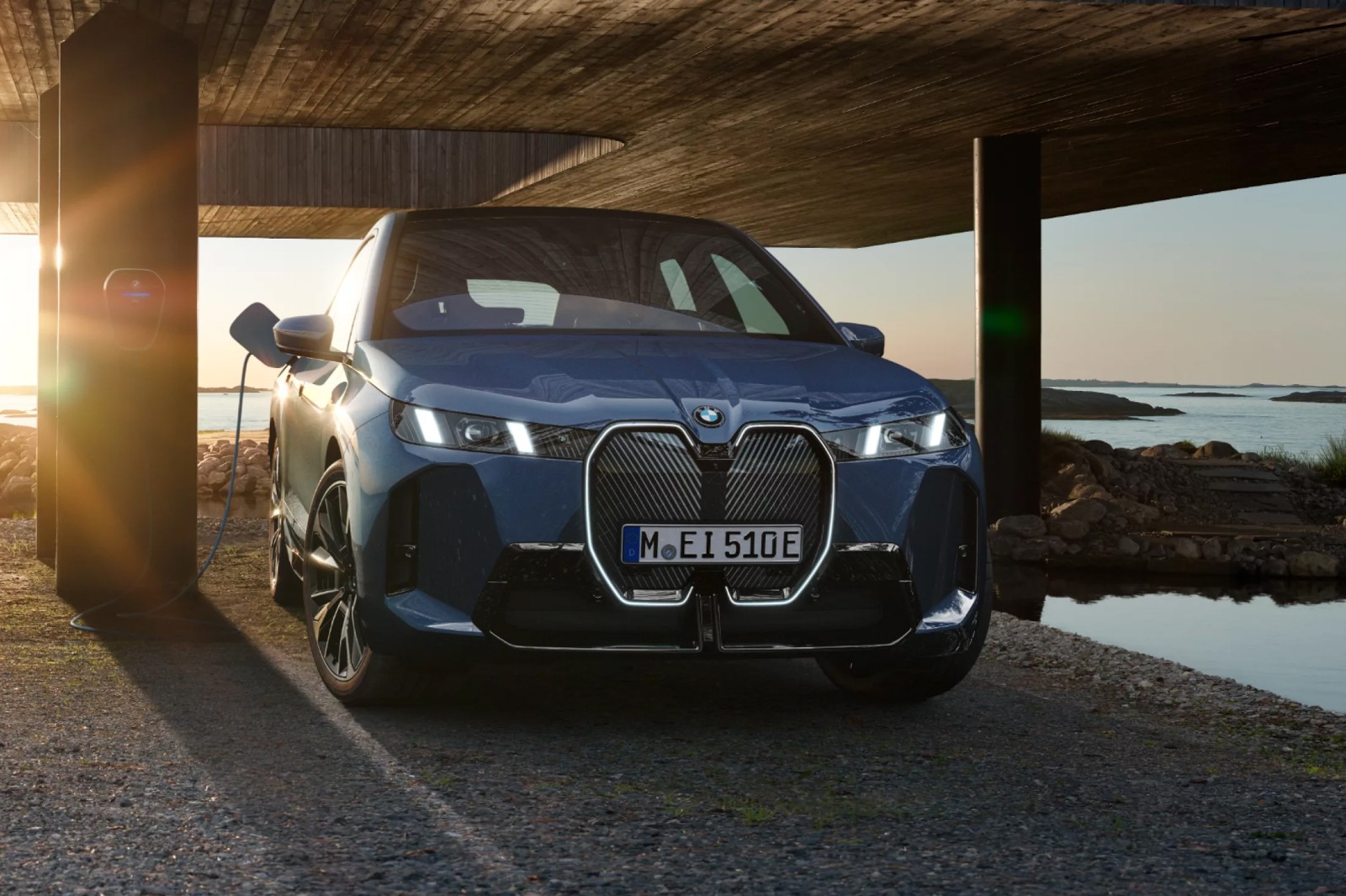 2025 BMW iX xDrive60 M Sport Pro photo