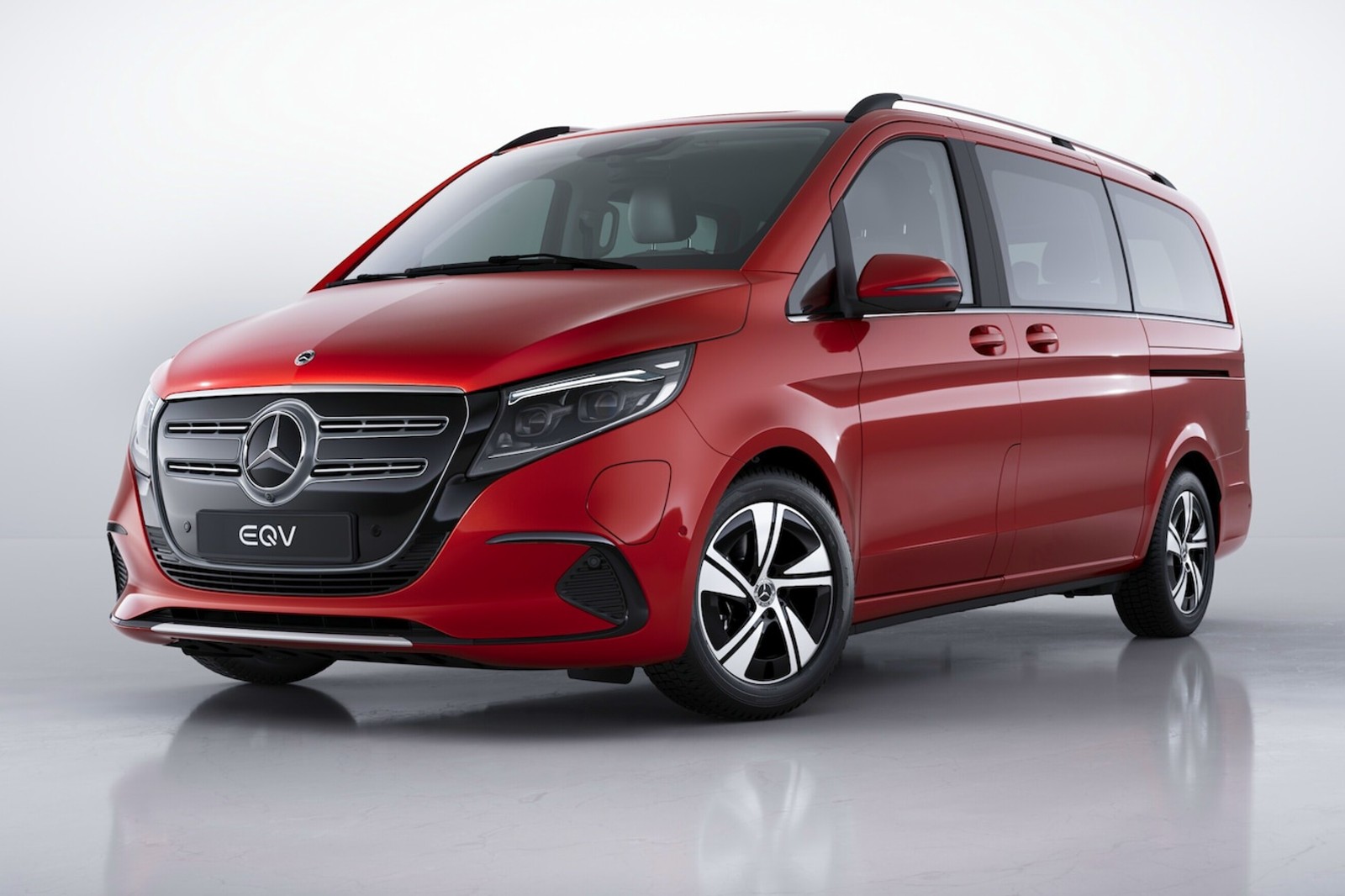 2025 Mercedes-Benz EQV  300 Avantgarde photo