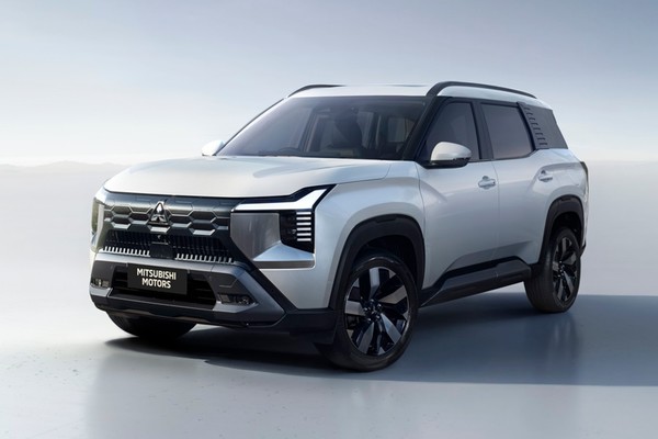 Mitsubishi Destinator photo