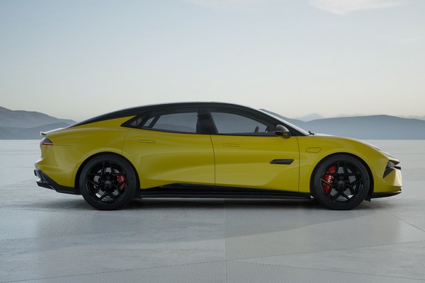 Lotus Emeya 2025 photo