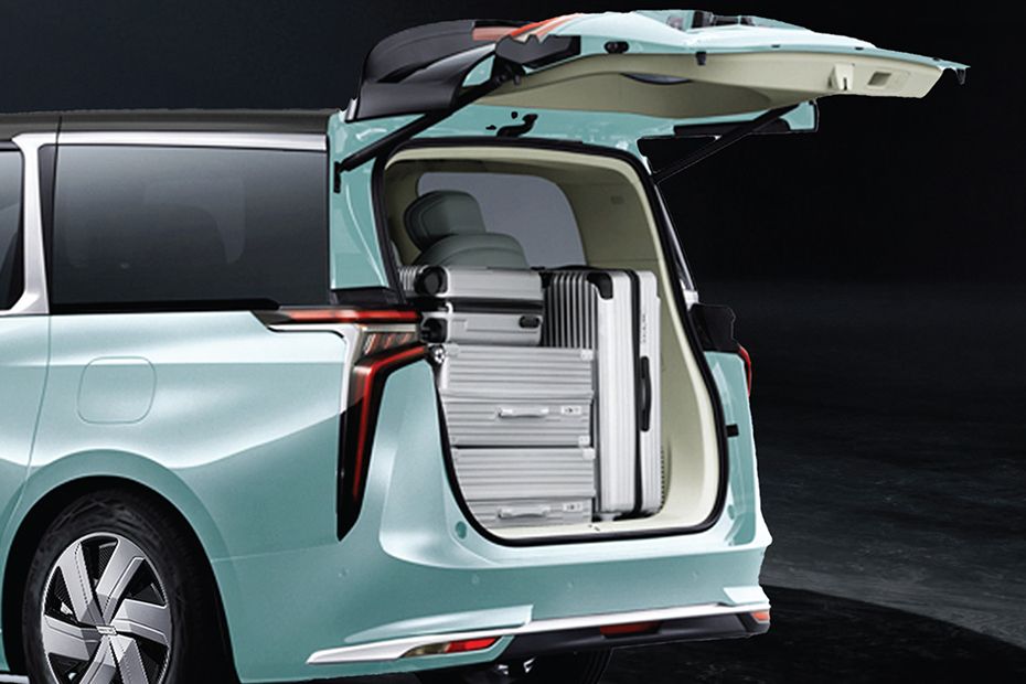 Maxus Mifa 9 Photos: Rear of Car