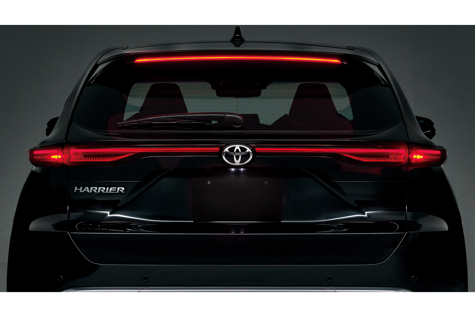 Toyota Harrier Photos: Rear of Car