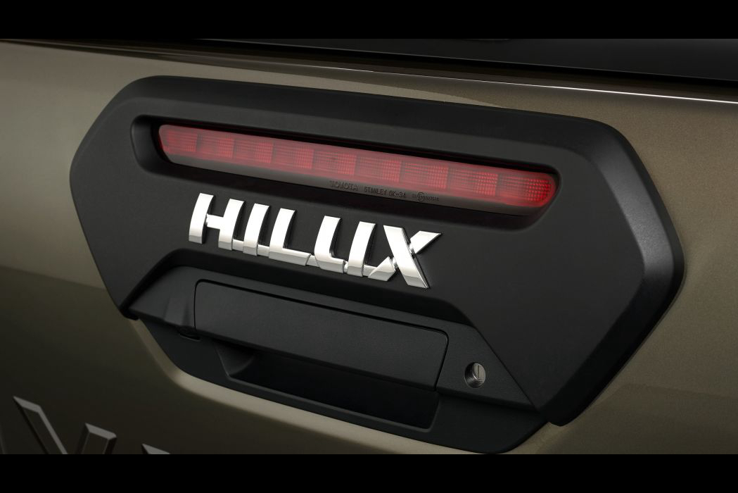 Toyota Hilux Photos: Rear of Car