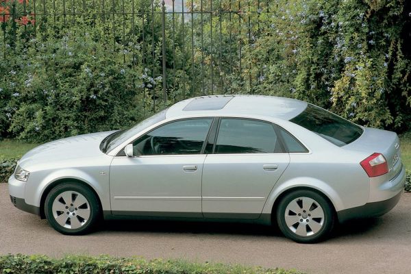 Audi A4 2000 photo