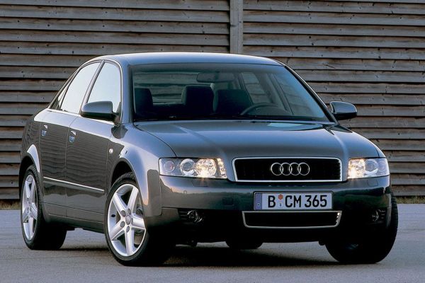 Audi A4 2000 photo