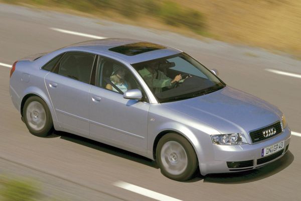 Audi A4 2000 photo