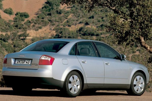 Audi A4 2000 photo