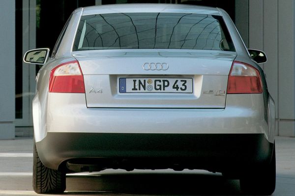 Audi A4 2000 photo