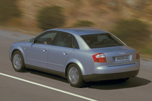 Audi A4 2000 photo