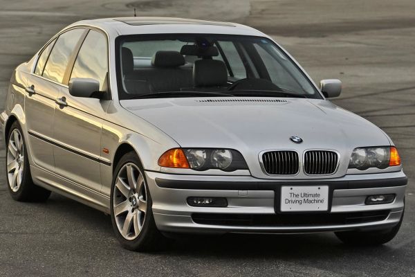 BMW 3 Series photo